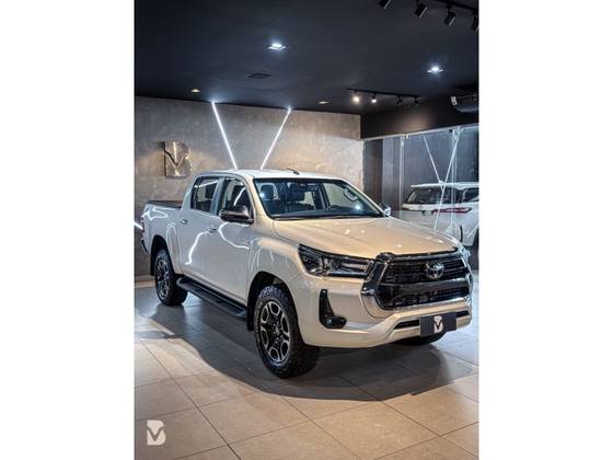 TOYOTA HILUX 2.8 D-4D TURBO DIESEL CD SRX 4X4 AUTOMÁTICO